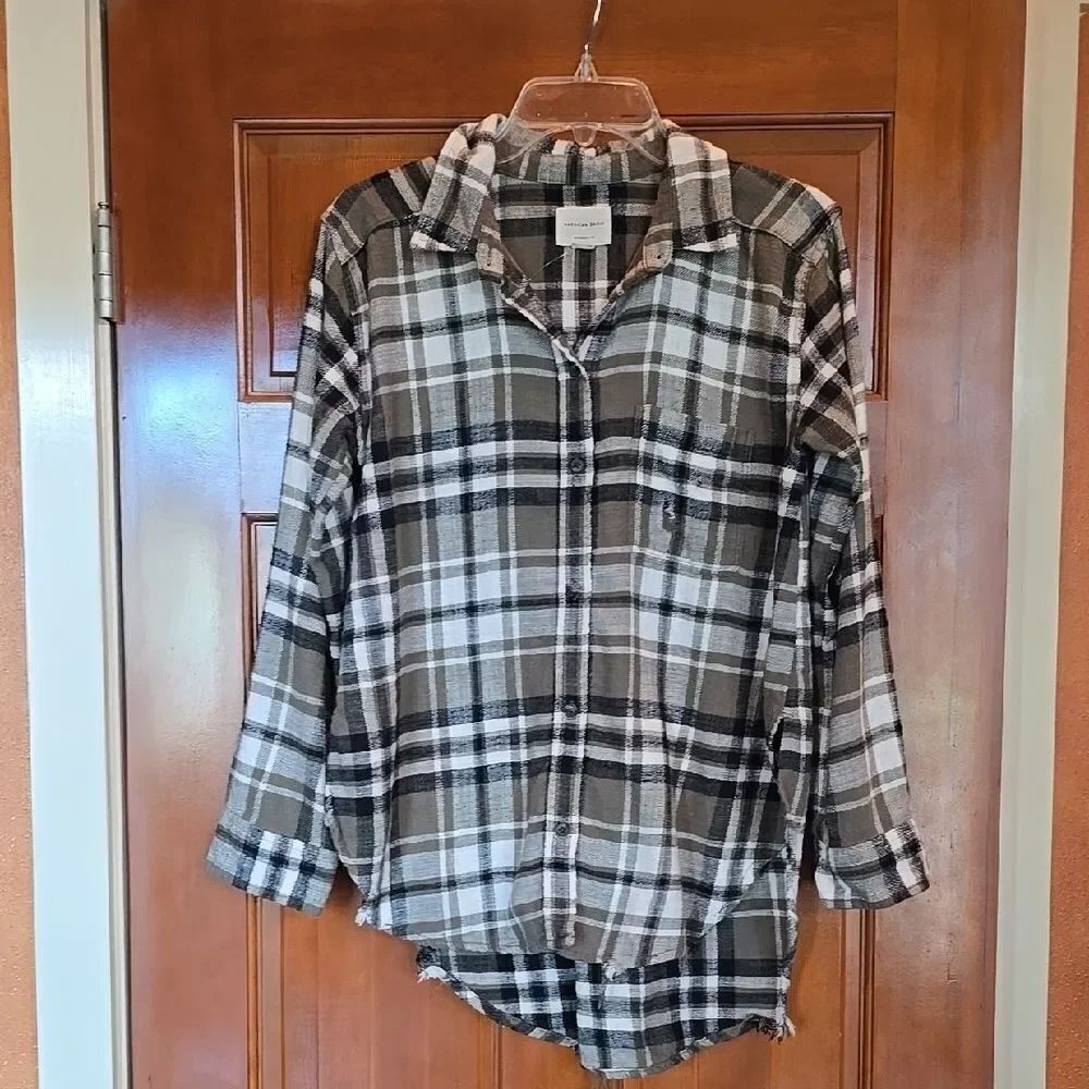 Plaid Distressed Button-Up Shirt. Size S AE